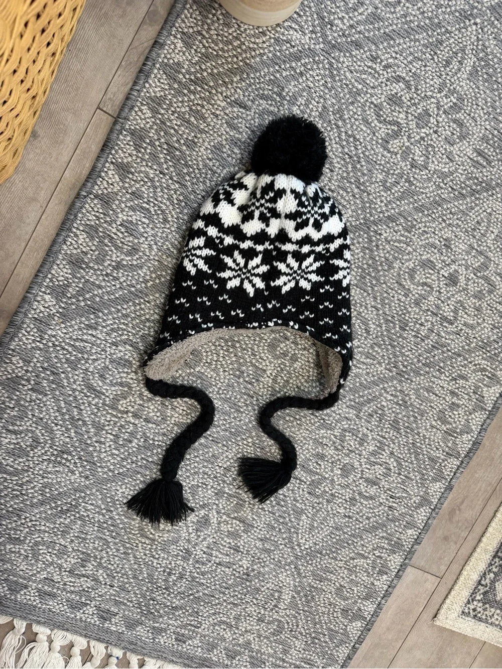Peruvian-style winter hat features a Nordic snowflake pattern